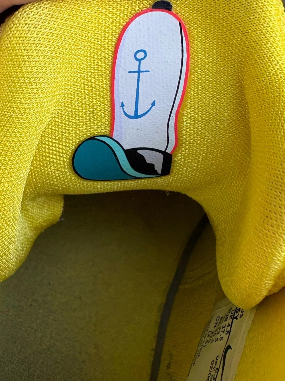 Nike Kyrie 5 x SpongeBob SquarePants GS Size 5Y Basketball Shoes Deadstock